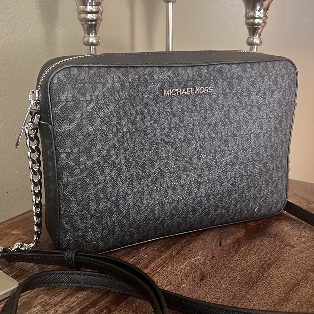 ‼️ ONE DAY SALE 100$ Michael Kors crossbody